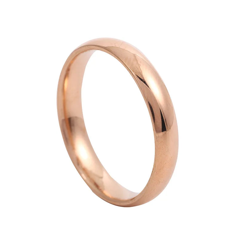 Anillo de acero inoxidable pulido en tonos dorado, rosa y negro