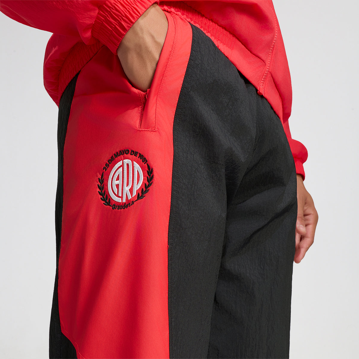Pantalón River Plate adidas EQT Hombre