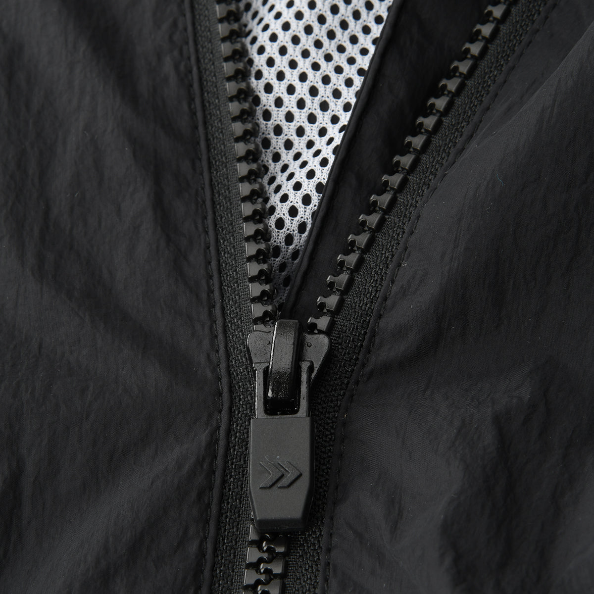 Campera Atomik Soft Windbreaker Niña con capucha