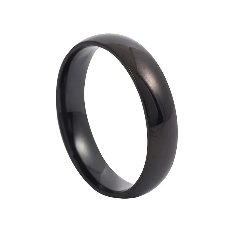 Anillo de acero inoxidable pulido en tonos dorado, rosa y negro