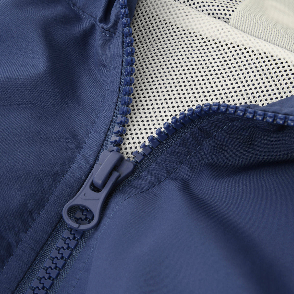 Campera Nike Sportswear Classis Wovens Mujer