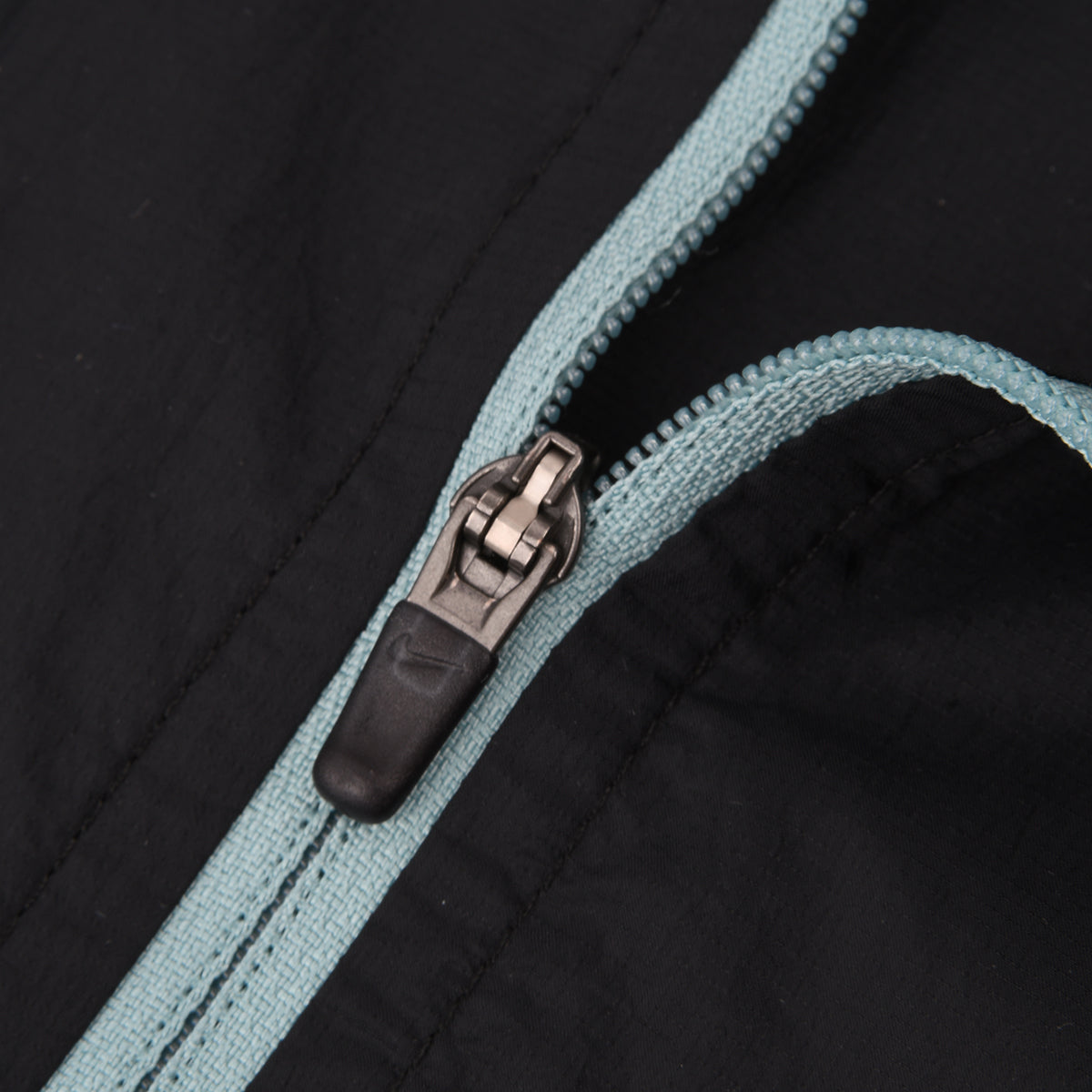Campera Running Nike Rompevientos UV Repel Stride Hombre