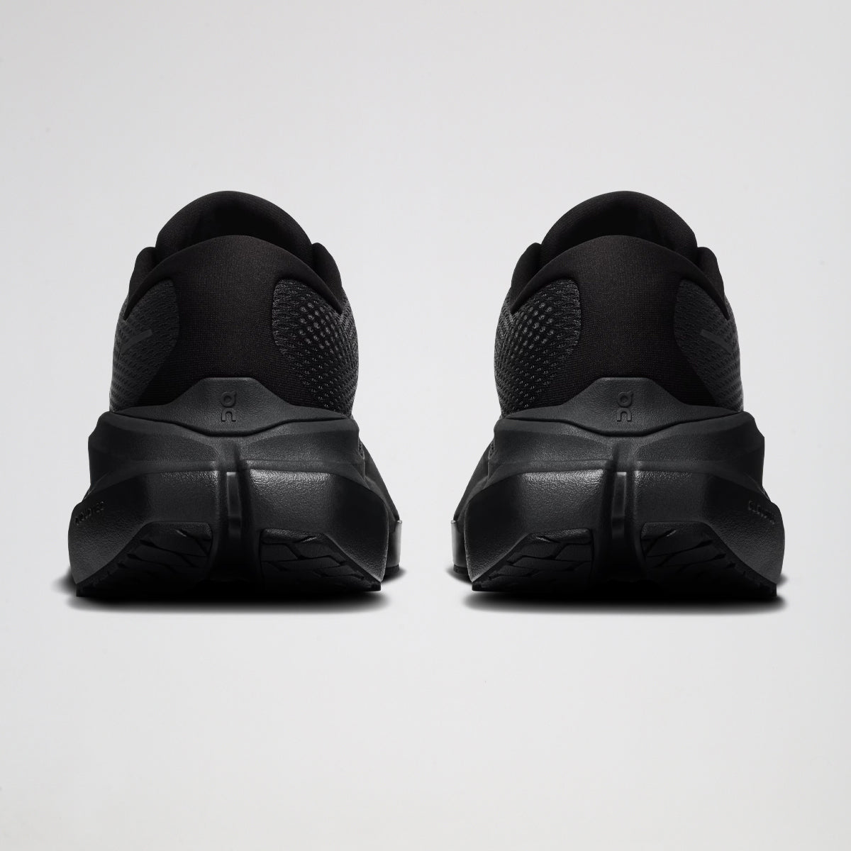 Zapatillas ON Cloudrunner Max Hombre malla