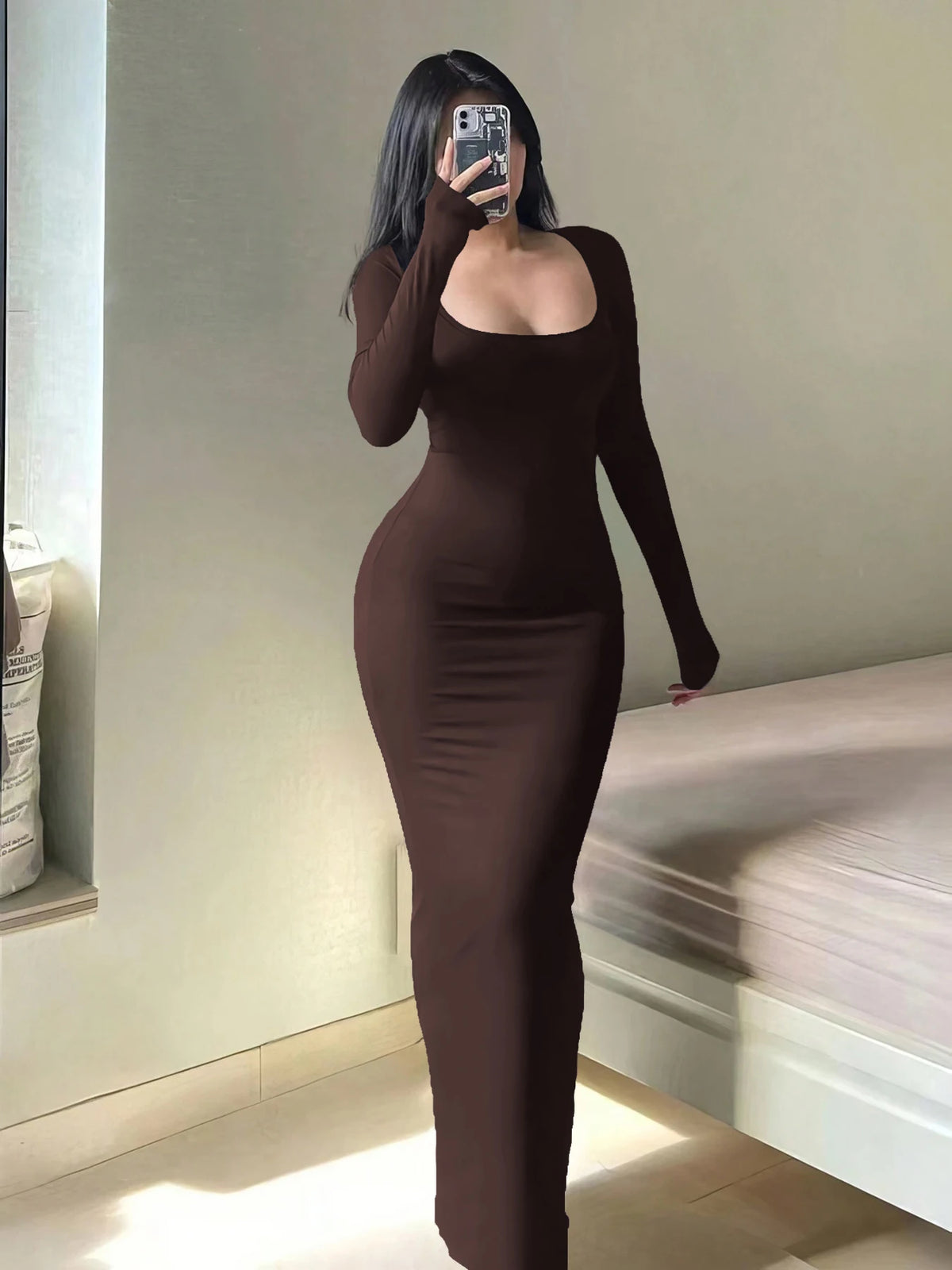 Vestido largo entallado de manga larga, cuello cuadrado básico minimalista