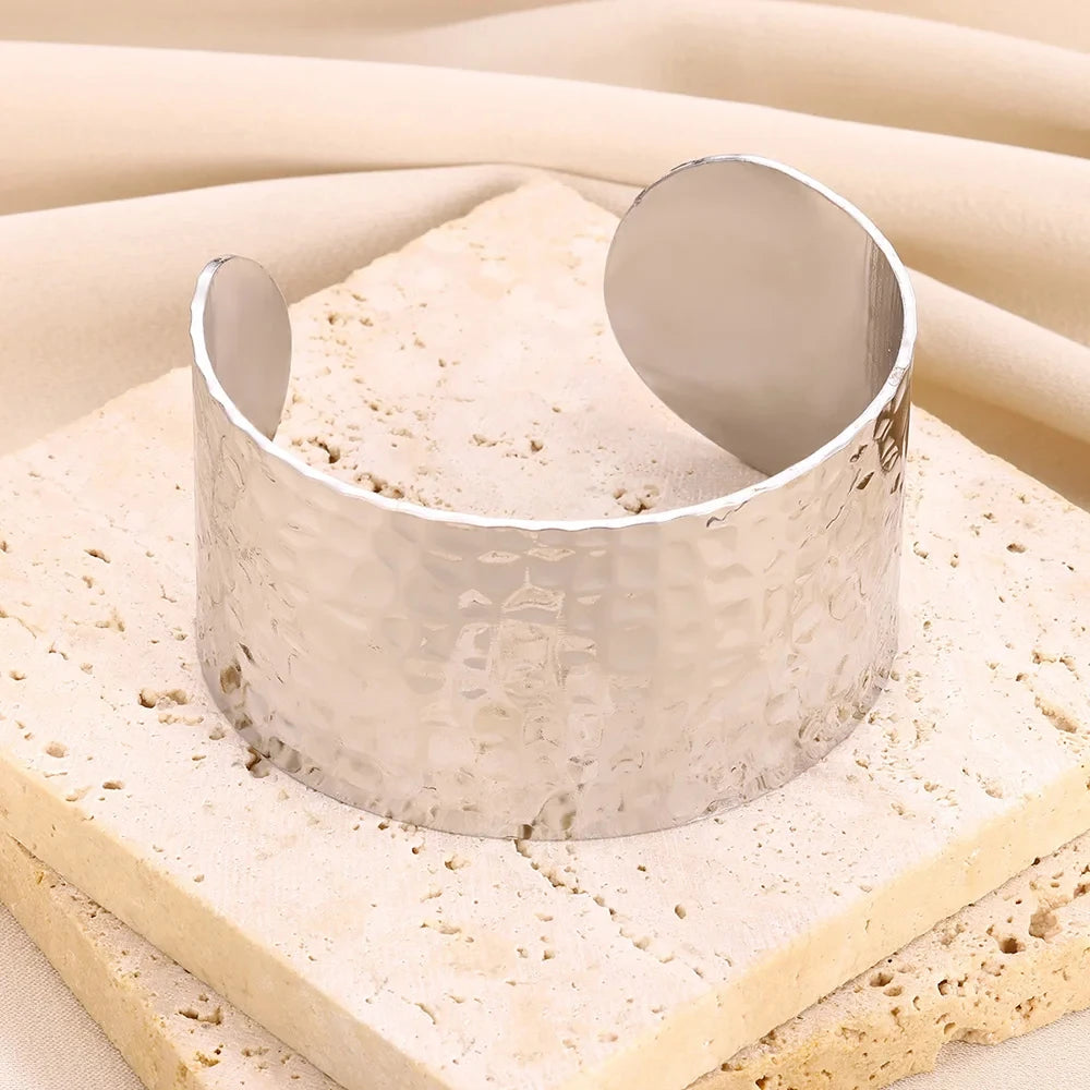 Pulsera Brazalete Abierta de Acero Inoxidable Dorado con Diseño Clásico