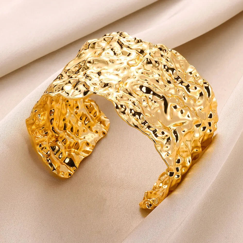 Pulsera Brazalete Abierta de Acero Inoxidable Dorado con Diseño Clásico