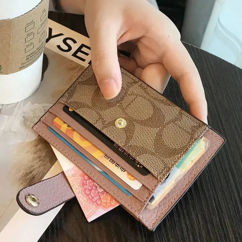 Tarjetero Mini de Mujer Monograma Ultra Fino con Aplique Tipo Sobre