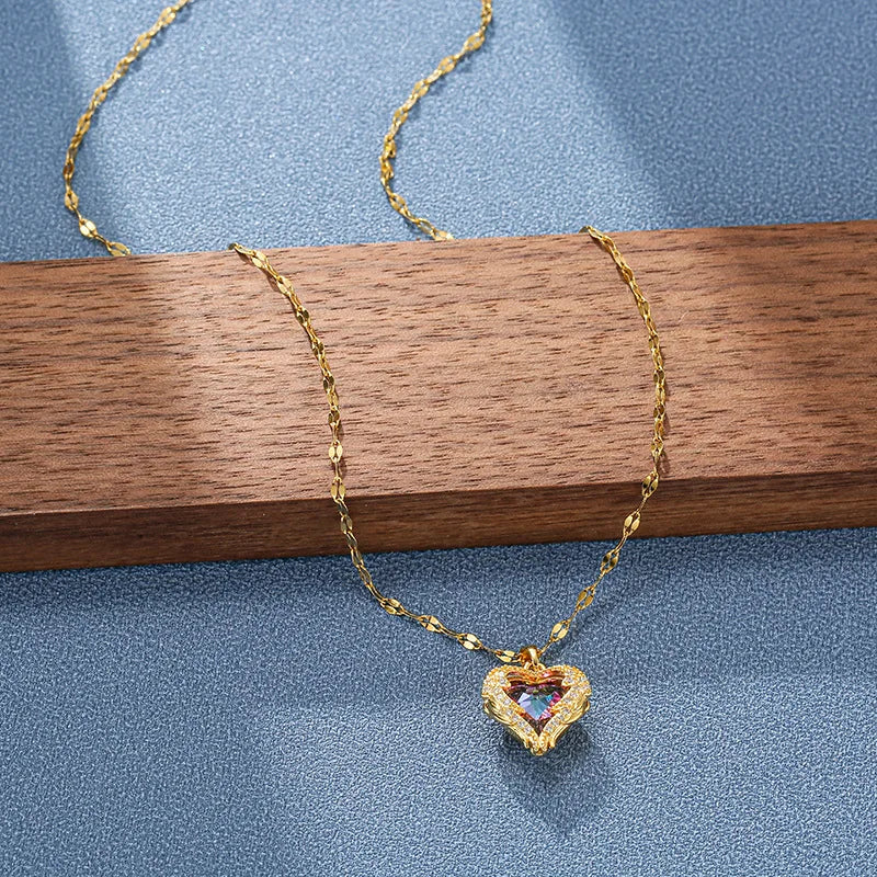 Collar con Dije de Corazón de Cristal en Acero Inoxidable