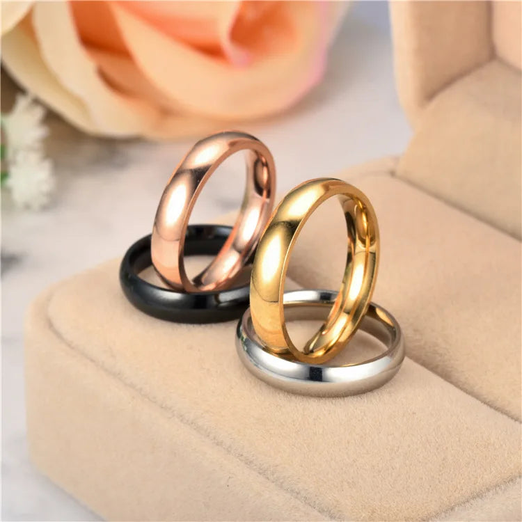 Anillo de acero inoxidable pulido en tonos dorado, rosa y negro