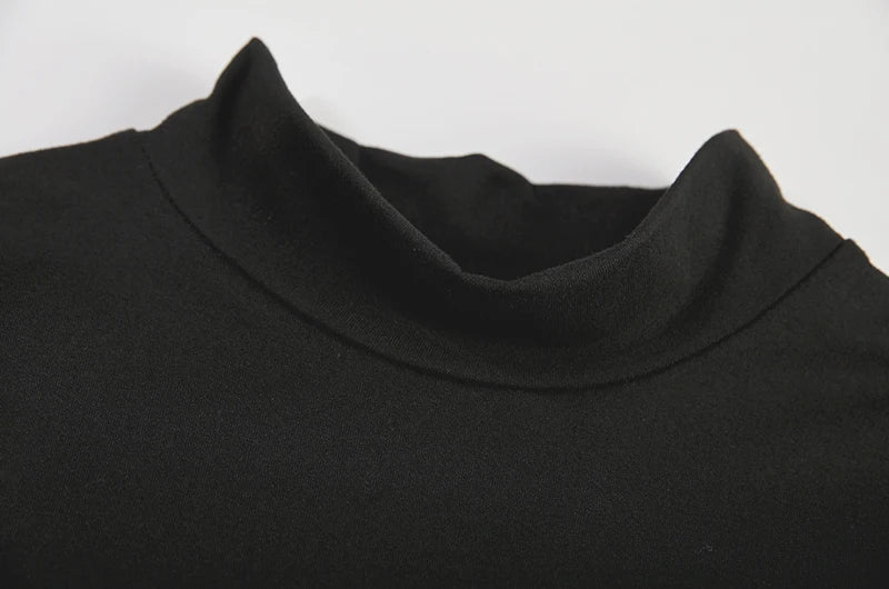 Vestido Bodycon Cruzado con Cut Out, Cuello Alto y Sin Mangas