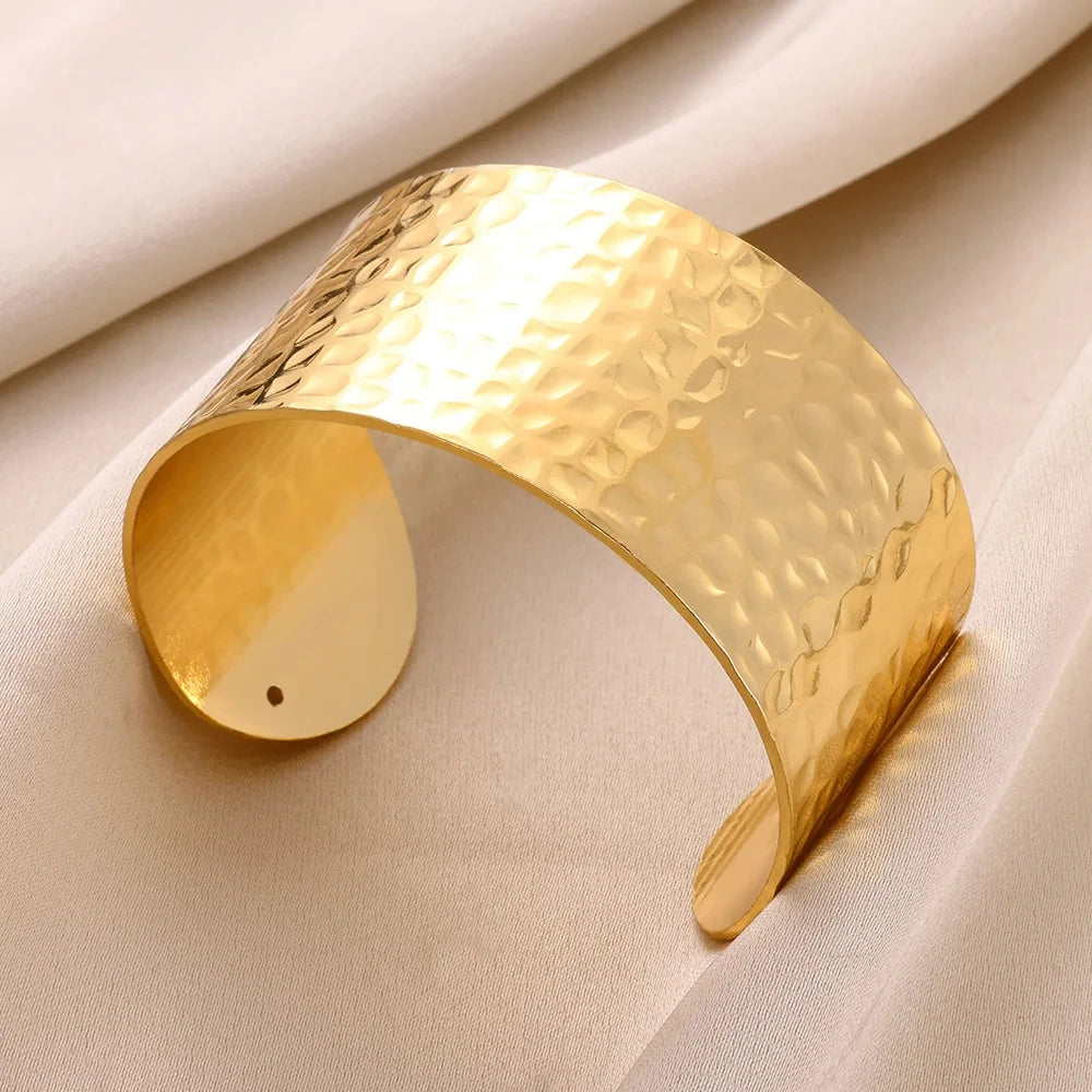 Pulsera Brazalete Abierta de Acero Inoxidable Dorado con Diseño Clásico