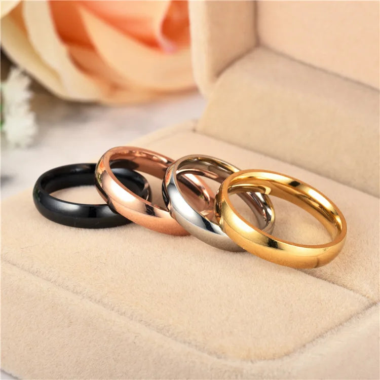 Anillo de acero inoxidable pulido en tonos dorado, rosa y negro