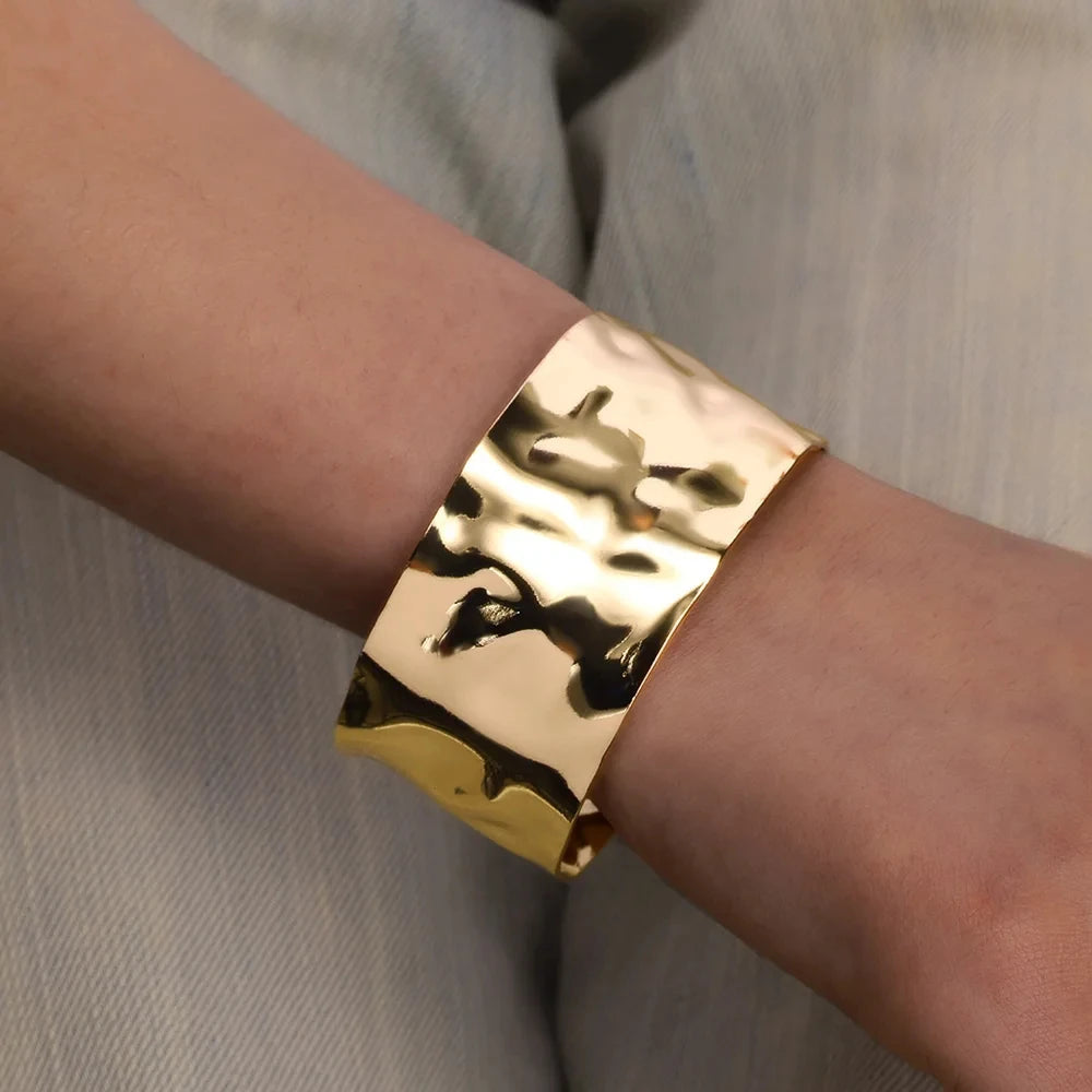 Pulsera Brazalete Abierta de Acero Inoxidable Dorado con Diseño Clásico