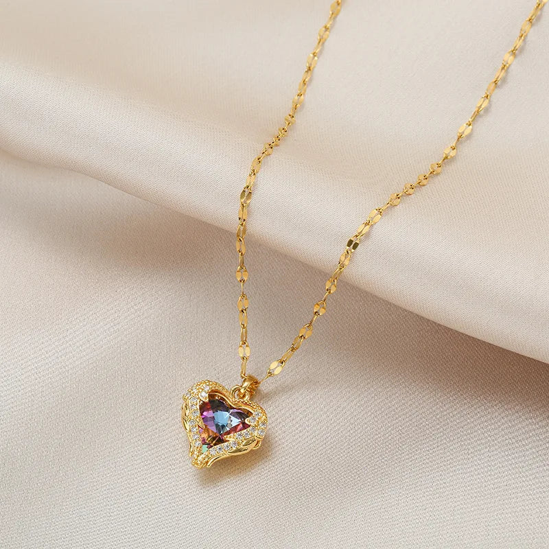 Collar con Dije de Corazón de Cristal en Acero Inoxidable