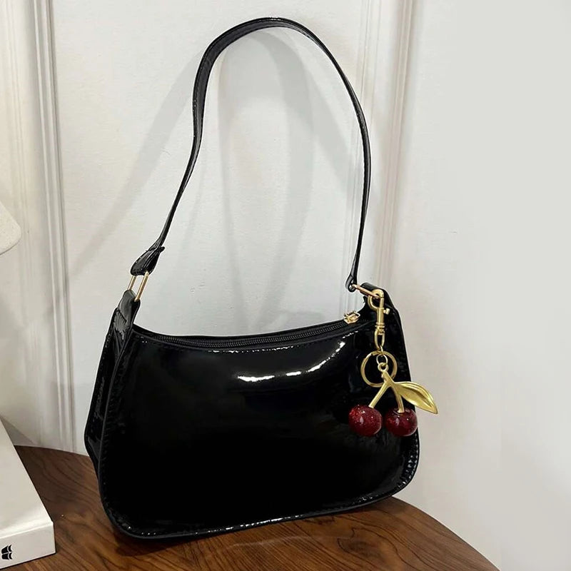 Bandolera de Mujer en Cuero PU con Dije de Cereza