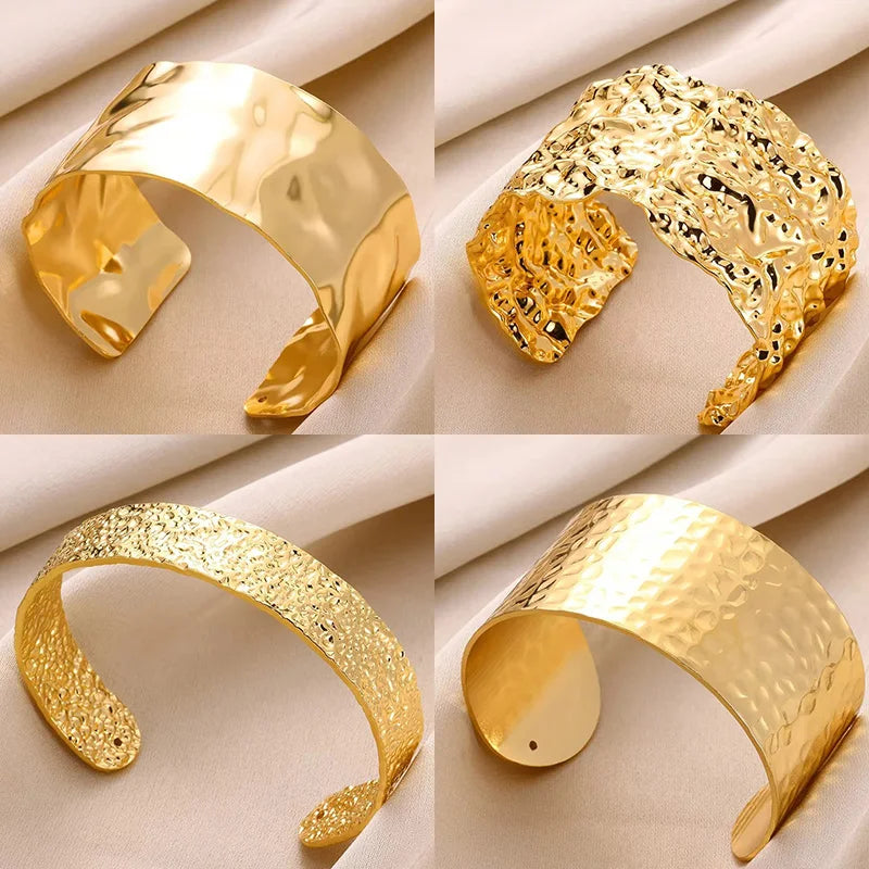 Pulsera Brazalete Abierta de Acero Inoxidable Dorado con Diseño Clásico