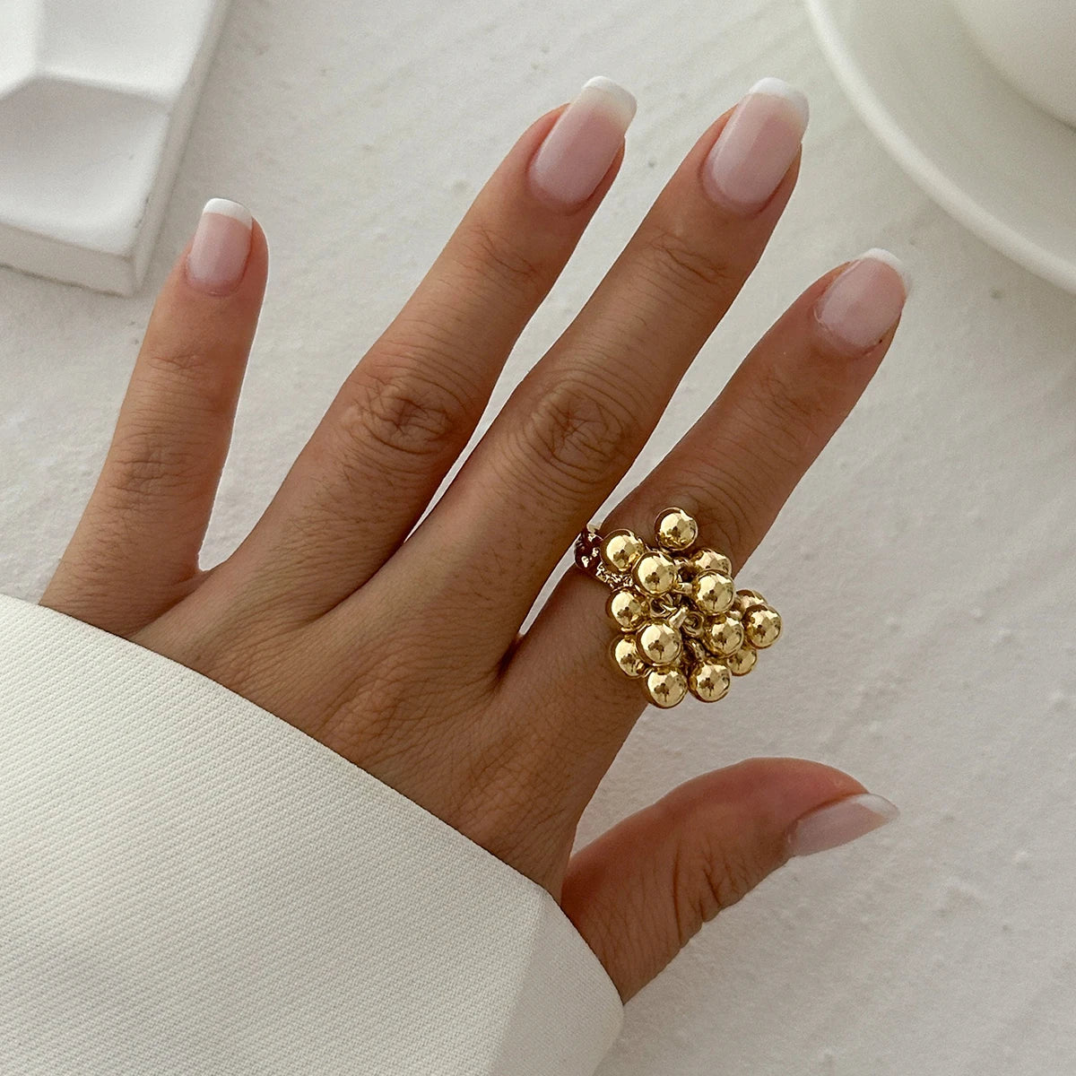 Anillo abierto unisex con esfera pequeña y diseño geométrico