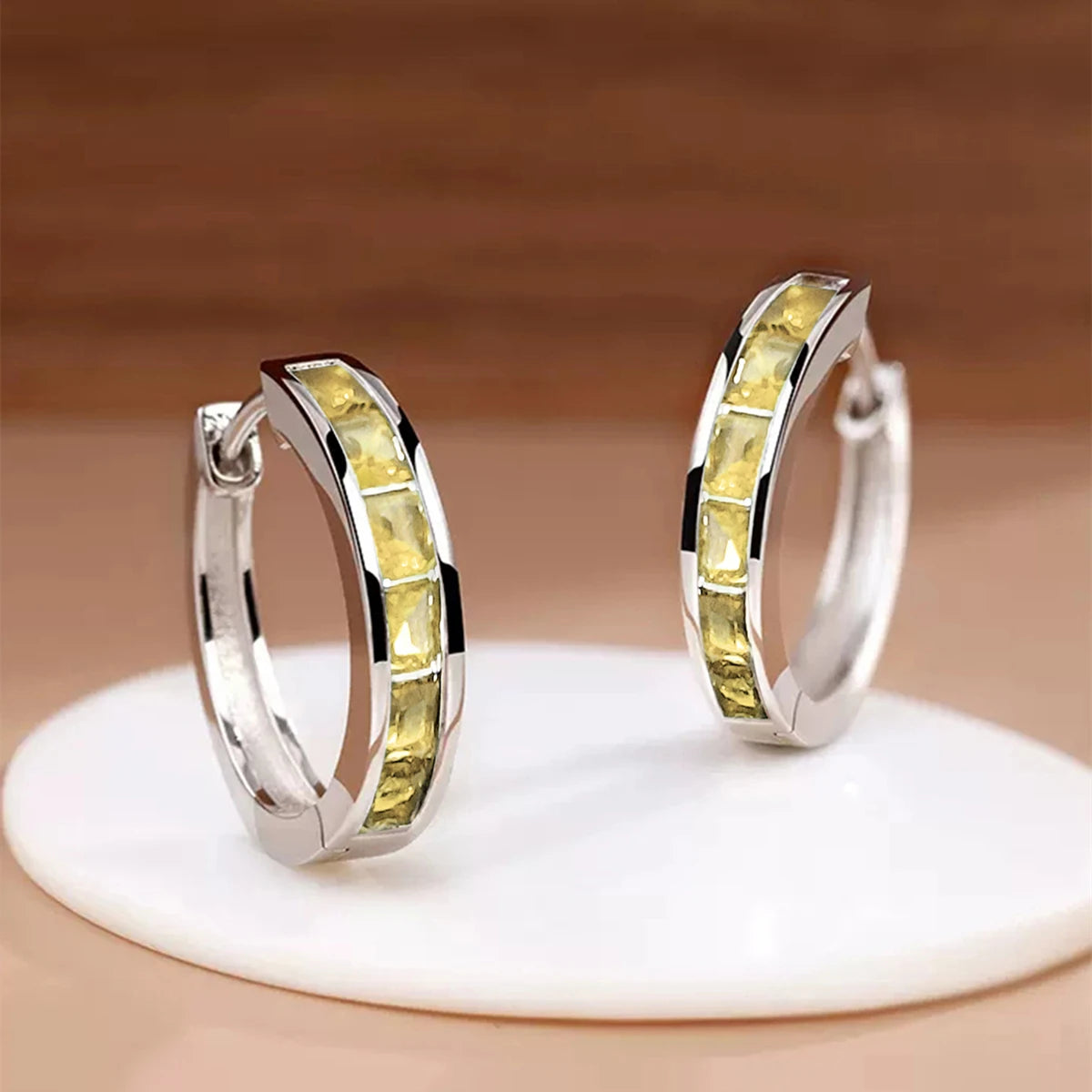 Aros Argolla con Circonias Cuadradas, Diseño Clásico y Elegante