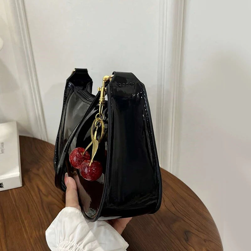 Bandolera de Mujer en Cuero PU con Dije de Cereza