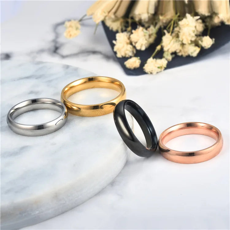Anillo de acero inoxidable pulido en tonos dorado, rosa y negro