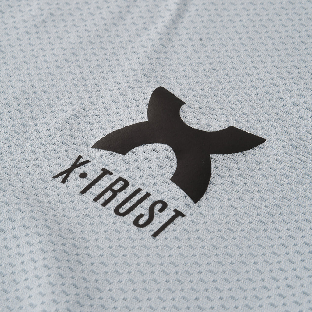 Remera logo X-trust Zurich Niño