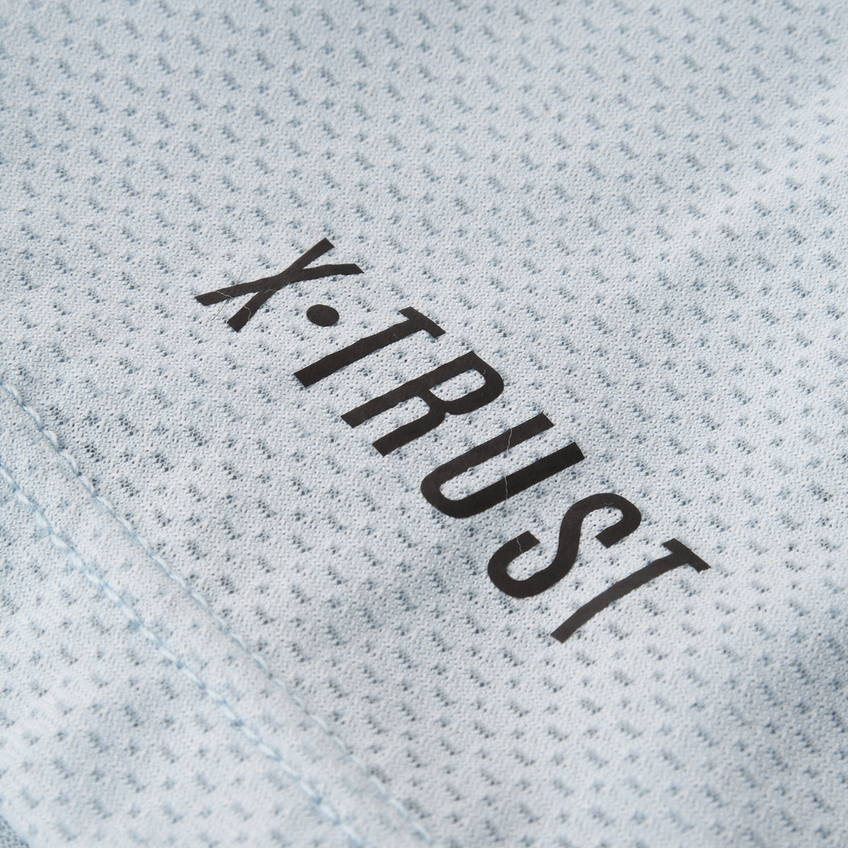 Remera logo X-trust Zurich Niño